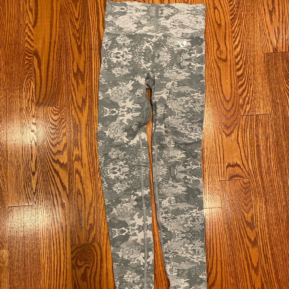 Women’s Best Grey Camo Leggings